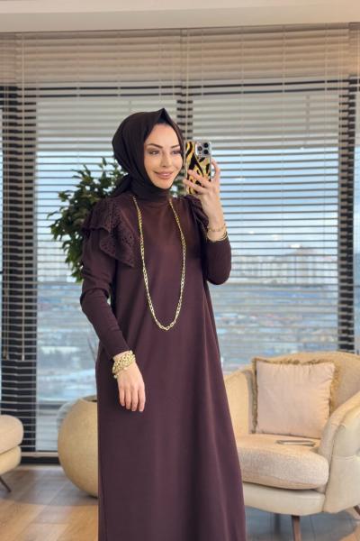 143 Omzu Dantel Detaylı Triko Elbise Kahve