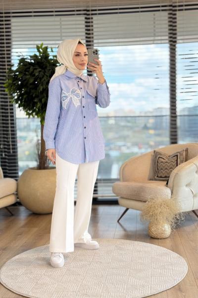 25017-1 Çizgili Büyük Fiyonk Broşlu Gömlek Mavi