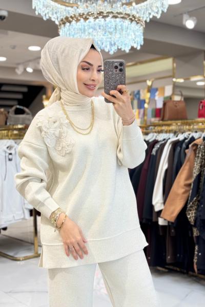 25158 Simli Omuzu Çiçek Broşlu Triko Takım Bej