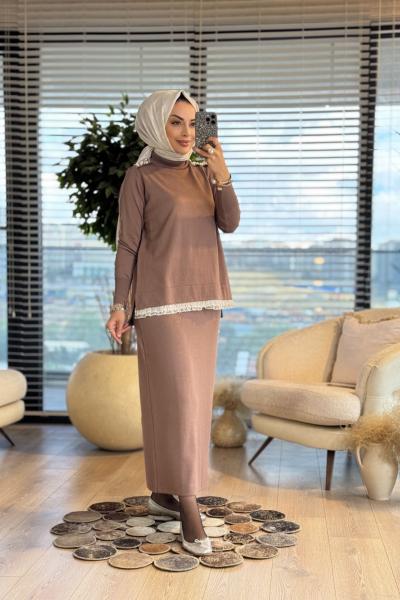 257 Omuzu İncili Dantelli Triko Etekli Takım Vizon