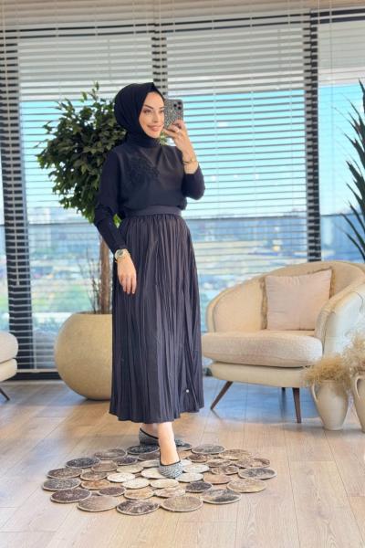 570 Çiçek Aksesuarlı Bluz Siyah