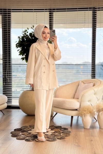 8256Y25 Arka Dantelli Metal Düğmeli Takım Krem